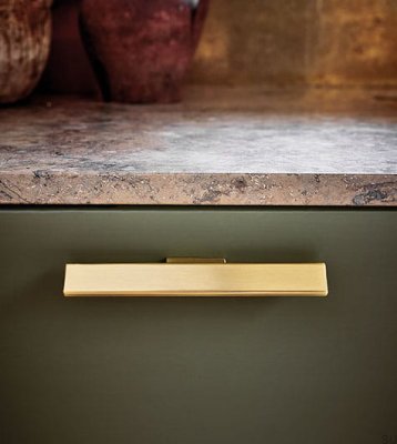 Mango para muebles alargado de metal dorado cepillado Hammer 32