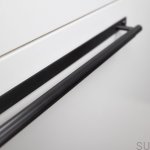 Zdjecie uchwytu Pull Bar Plate medium czarnego na meblu