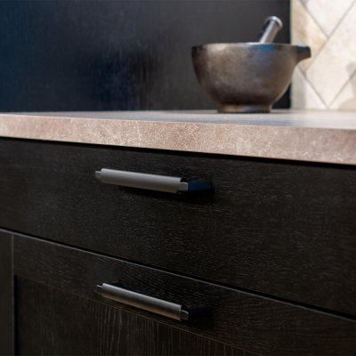 Tirador para mueble rectangular Lecco 160 Bronce envejecido
