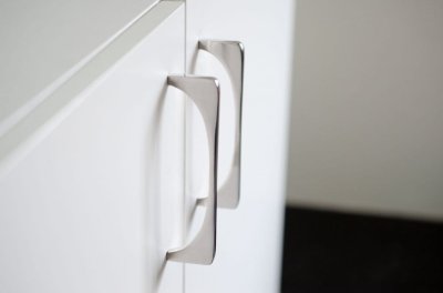 Tirador para mueble Bridge 128 rectangular Acero inoxidable pulido