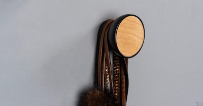 Perchero de pared Bol Black con madera de haya Eco