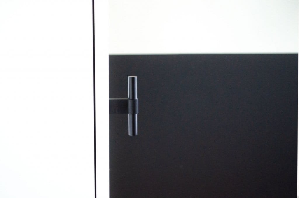 line-big-80-black-aluminium-interior-1.jpg
