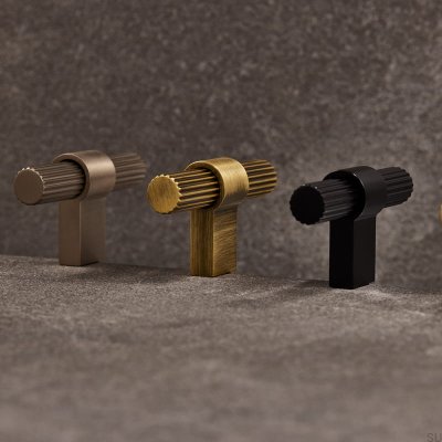 Pomo para muebles T-Bar Helix Stripe Metal cepillado plateado (aspecto inox)