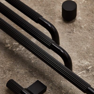 Tirador para mueble rectangular Helix Stripe 160 Aluminio Negro