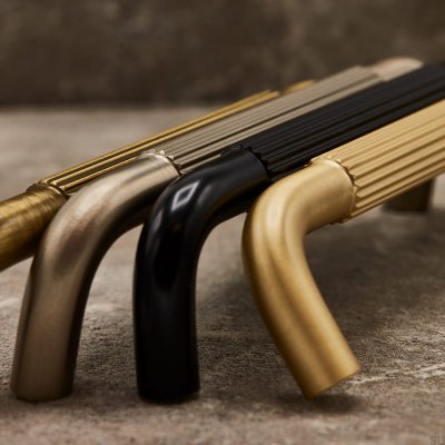 Tirador para mueble alargado Helix Stripe 224 Gold Brushed