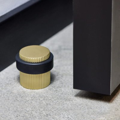 Footer Helix Stripe Tope de puerta de piso dorado