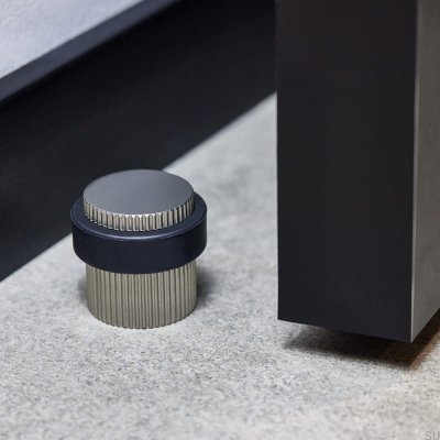 Footer Helix Stripe Tope de puerta de piso plateado