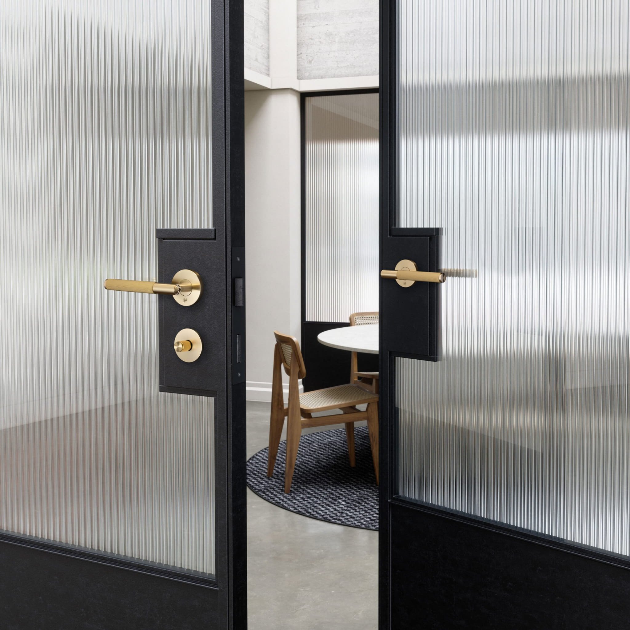 BP_Door_Handle_Linear_Brass_Lifestyle_1-scaled (1).jpg