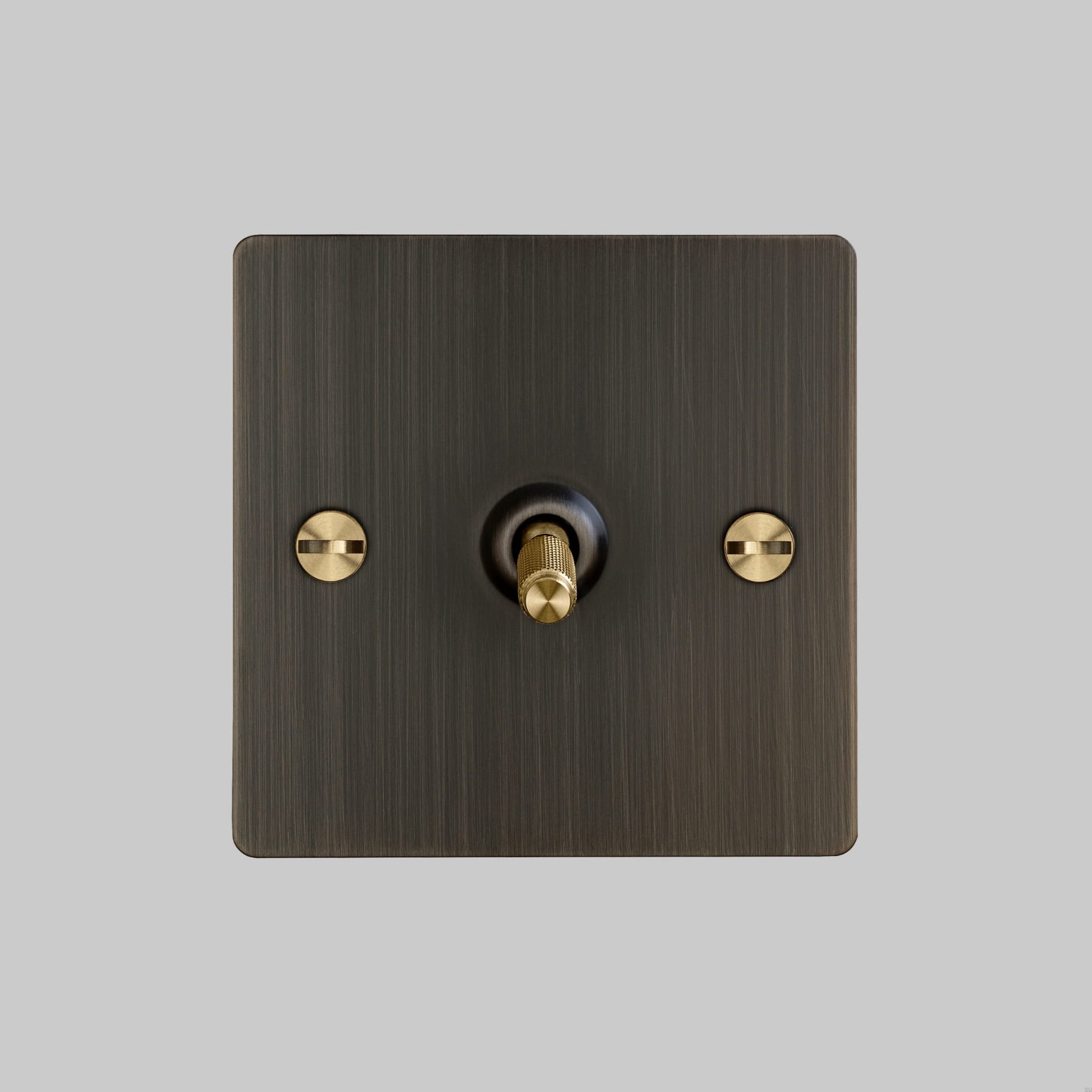 1.-1G_Toggle_Front_Smoked_Bronze_Brass-scaled.jpg