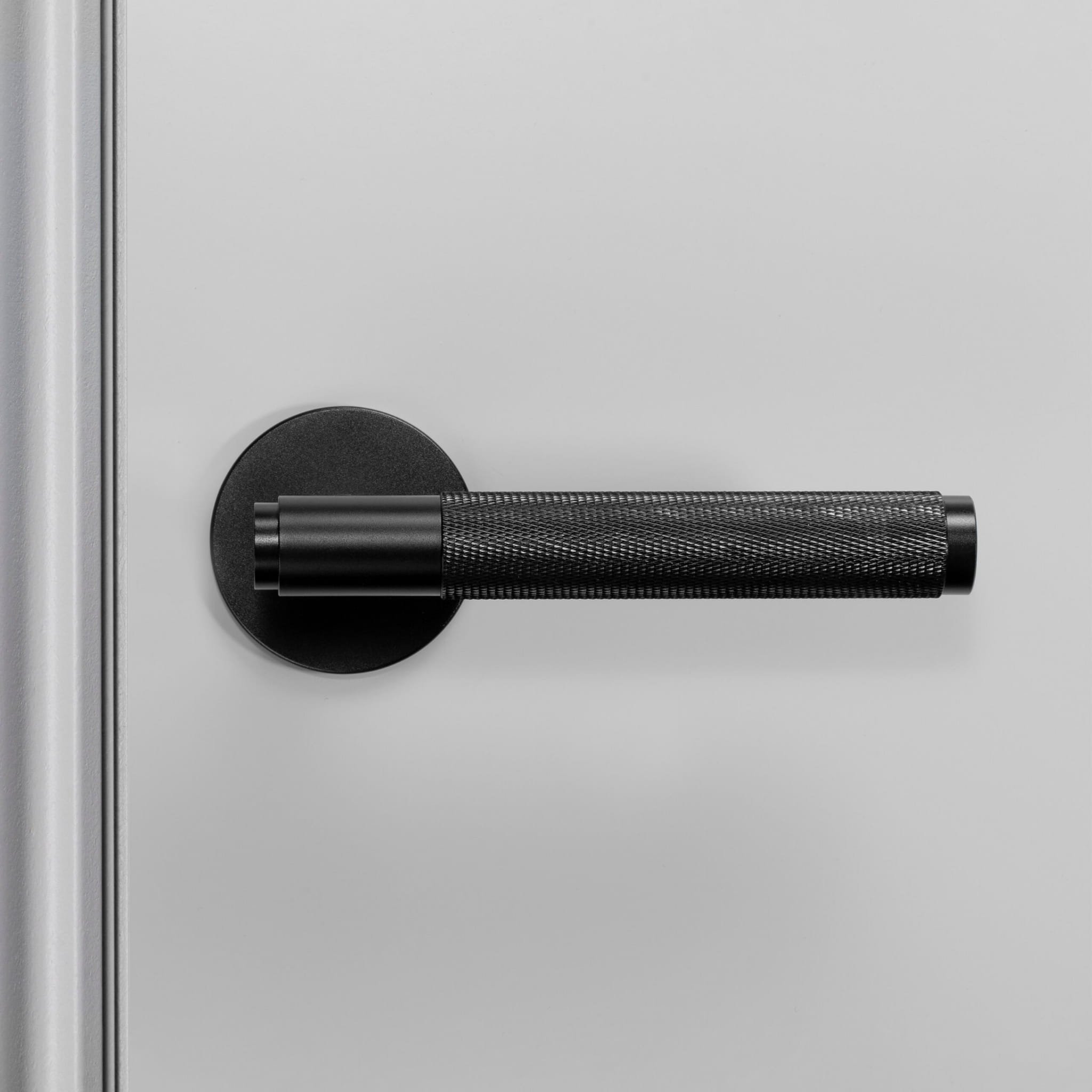 2.-BusterPunch_Door_Handle_Front_Fixed_Black-scaled.jpg