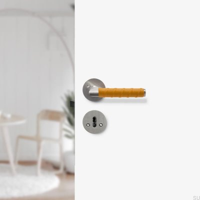 Manija de puerta Kastrup 04 plateada con cuero estándar escandinavo