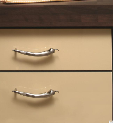 Tirador para mueble alargado Chili R 96, níquel cepillado