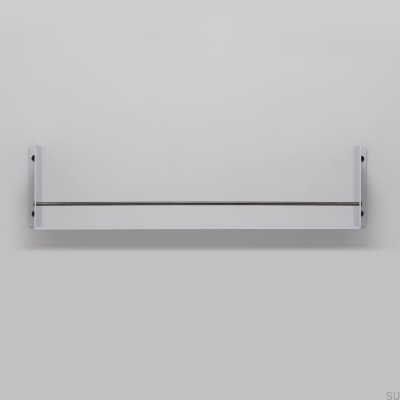Estante de viga de acero gris con barandilla de metal gris