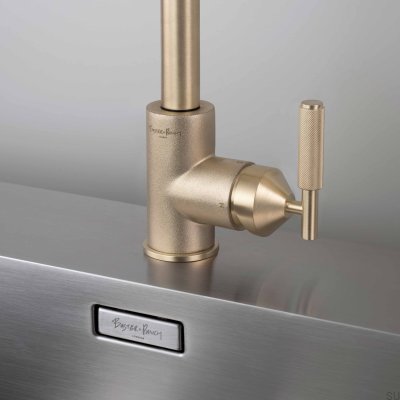 Grifo de cocina de latón cruzado con conector europeo