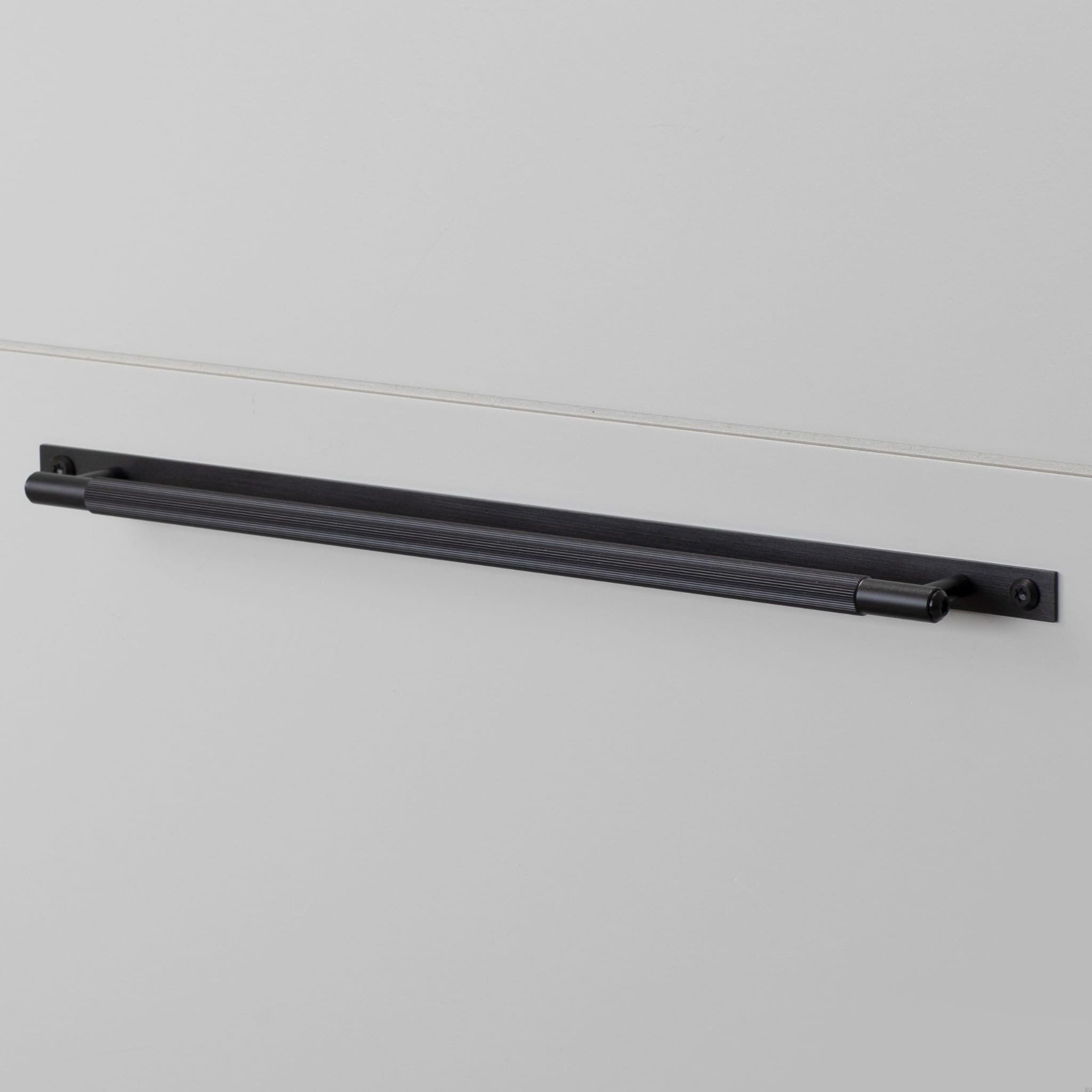 1.BusterPunch_Pull_Bar_Plate_Large_Linear_Black-scaled.jpg