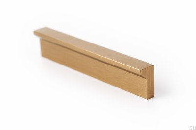 Tirador para mueble rectangular Angle 100 en Oro cepillado