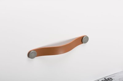 Tirador para mueble Flexa 160 Cuero Beige con Estaño