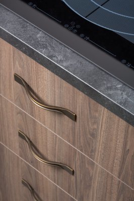Tirador para mueble rectangular Raviolo 96 Oro envejecido