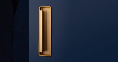 Tirador para mueble empotrado Fold, oro cepillado, cava