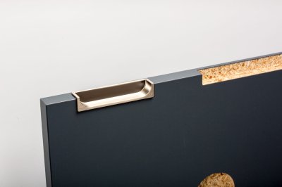 Tirador para mueble empotrado Hide 90, níquel cepillado