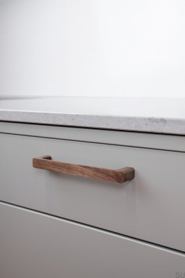 Tirador para mueble alargado Sans 160 Madera Nogal