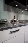 351025--Uchwyt-meblowy-podłużny-Riff-160-Aluminiowy-Czarny-Mat-Beslag-Design-Skandynawskie-Uchwyty_2