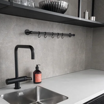 Colgador de cocina Aveny 640 Latón Negro