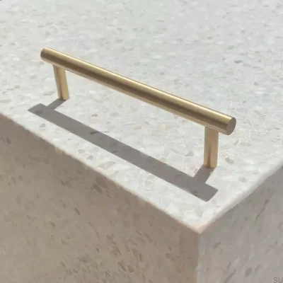 Tirador para mueble alargado Barandilla 06 320 Latón Cepillado