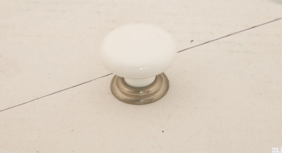 Pomo para mueble SP65 Porcelánico Blanco con Plata