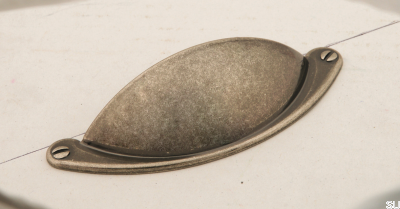 Tirador para mueble Shell 1761 64 Plata Antigua