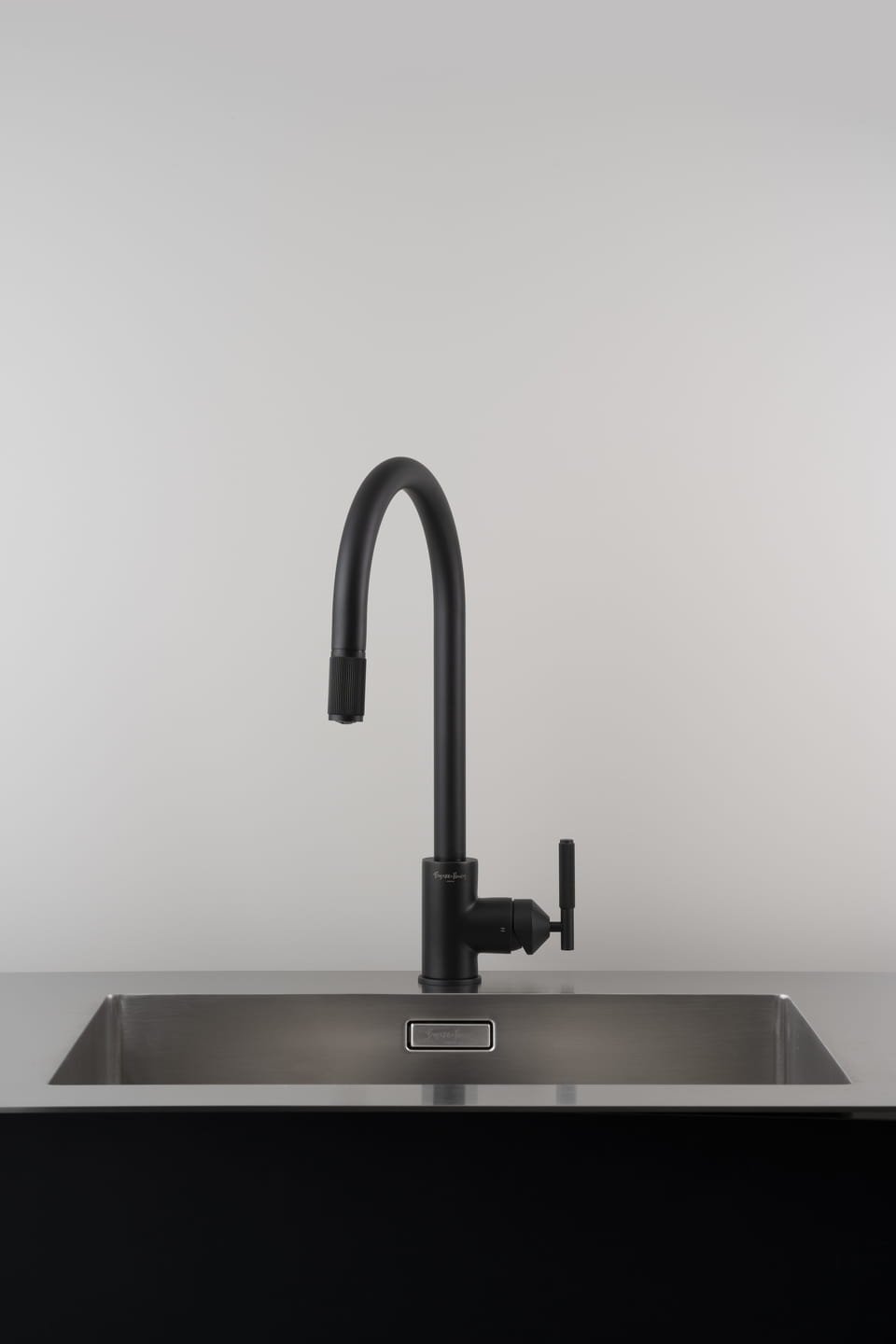 BP_Tap_Linear_Pullout_Black_02.jpg