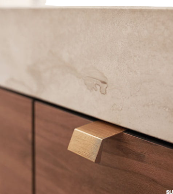 Tirador para muebles Bench 20 de aluminio con borde cepillado dorado