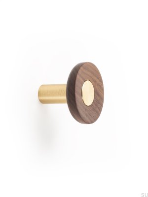 Zoot 60 Colgador de pared de madera de nogal con aluminio cepillado dorado