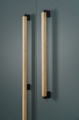 Tirador para mueble longitudinal unilateral Duo Big 480, Roble madera con aluminio negro