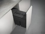 210004488--Kosz-do-recyklingu-Wide-400-Ciemnoszary-Beslag-Design-Skandynawskie-Uchwyty_3
