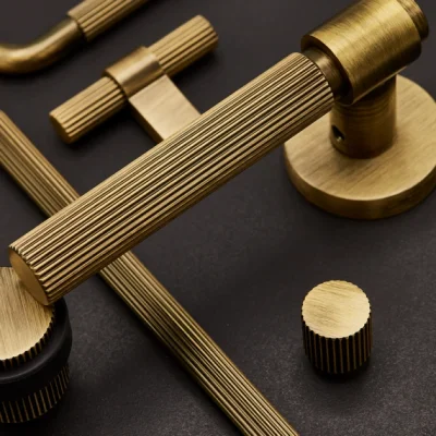 Helix Stripe 200 Manija de puerta Cerradura modular de bronce antiguo