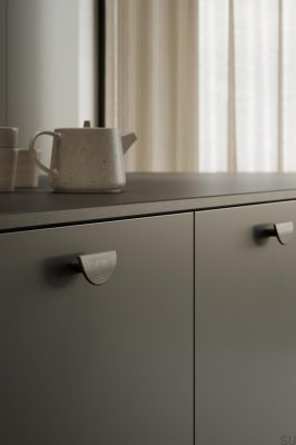 Tirador para muebles alargado de madera de roble negro Horizon Small 32