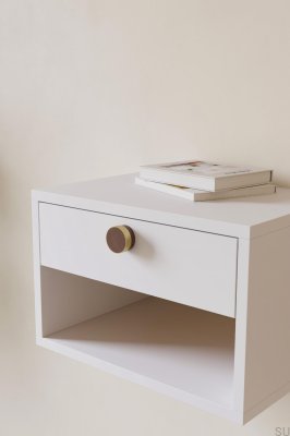 Pomo para mueble de madera Radio 49 en nogal con acabado dorado cepillado