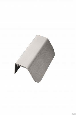 Tirador para mueble de acero con borde satinado plateado de 120 mm.