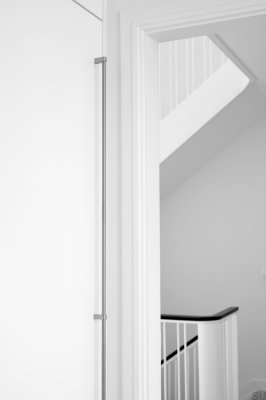 Tirador para muebles Regular 2 L 640 de acero plateado satinado