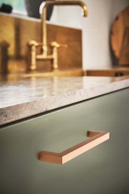 Tirador para mueble rectangular Square 10 128, aluminio cepillado y dorado