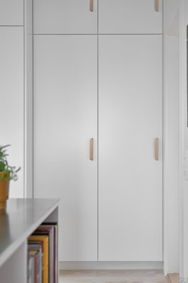 Tirador para mueble alargado Sobre 160, aluminio cepillado y dorado