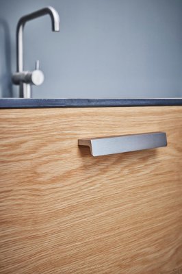 Tirador para mueble longitudinal envolvente 160, aluminio, plata