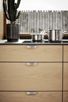 Tirador para muebles con borde cepillado plateado de metal Wow 64
