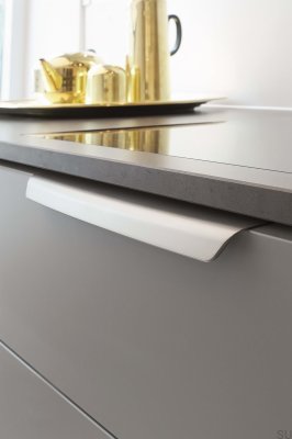 Tirador para muebles con borde cepillado de metal plateado Wow 256