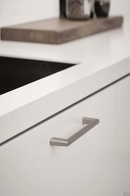 Tirador alargado para muebles de metal plateado Diner 160