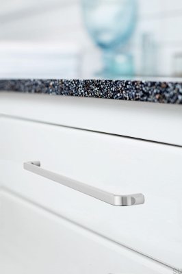 Tirador alargado para muebles Base 320 de metal plateado