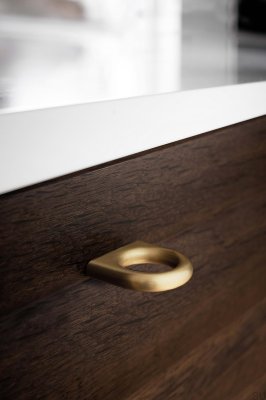 Perilla para muebles de metal Luck 32 en dorado cepillado