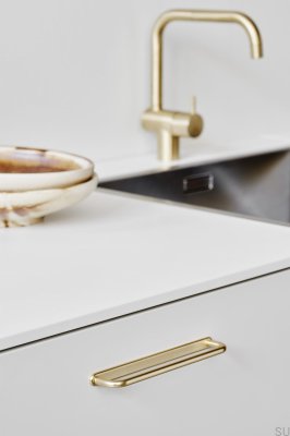 Tirador alargado para muebles D-Lite 160 de metal dorado