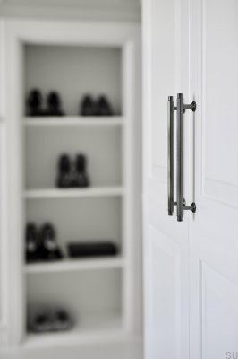 Tirador alargado para muebles de metal Villa 192, niquelado negro